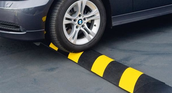 Traffic Safety - Rubber wheel stopper - 1